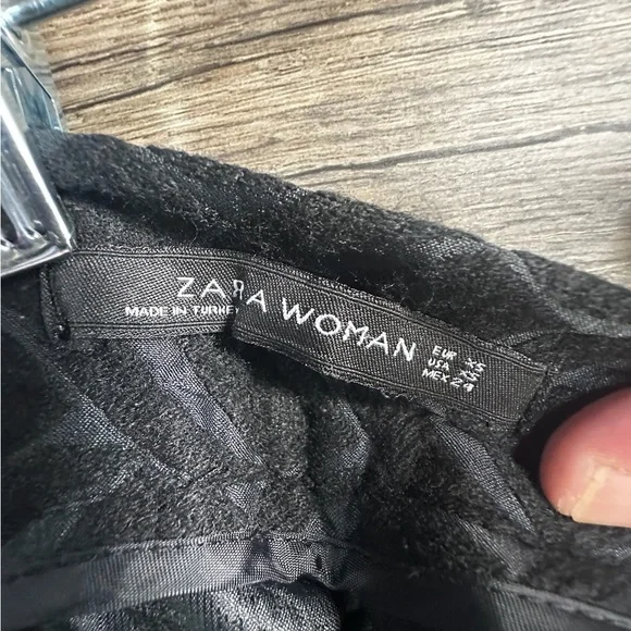 Elegant Black Patterned Skirt - Picture 6 of 6